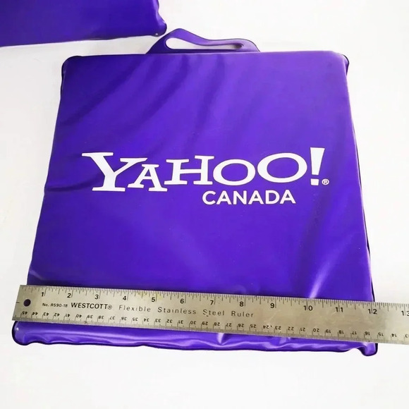 YAHOO Stadium Cushion Seats Dot Com Era 2000 Collectible Memorabilia - Picture 4 of 4